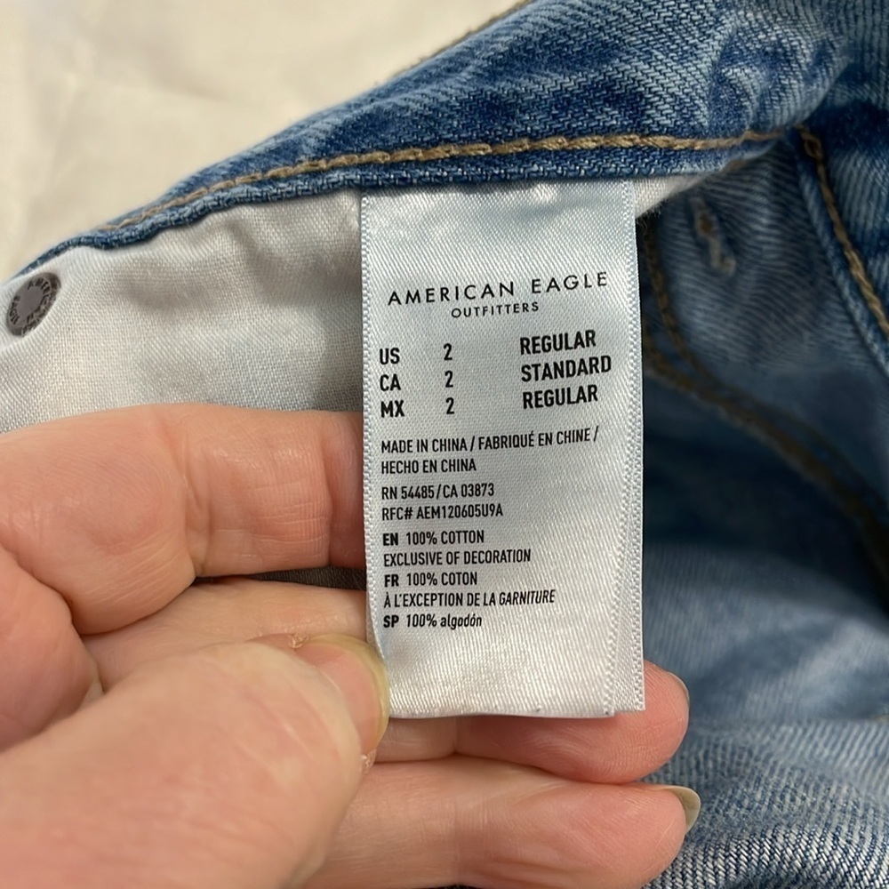 American Eagle | 90’s Boyfriend | High-Waisted | Worn Wash | Denim Jean | Size 2 - Picture 12 of 16